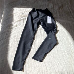 ALO Yoga High-Waist Airlift Legging in Black